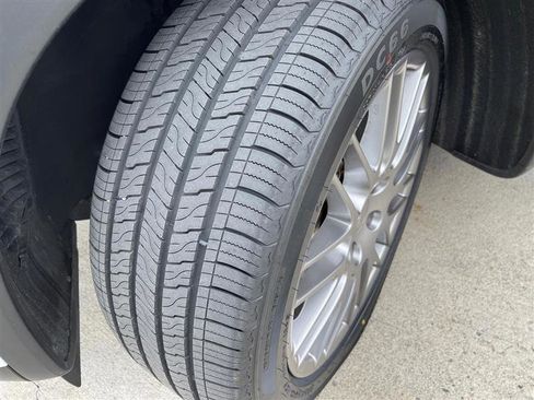 Used 2015 Porsche Cayenne S image 40