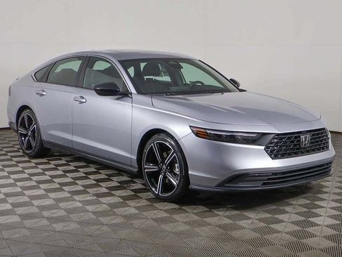 Used 2025 Honda Accord Sport image 2