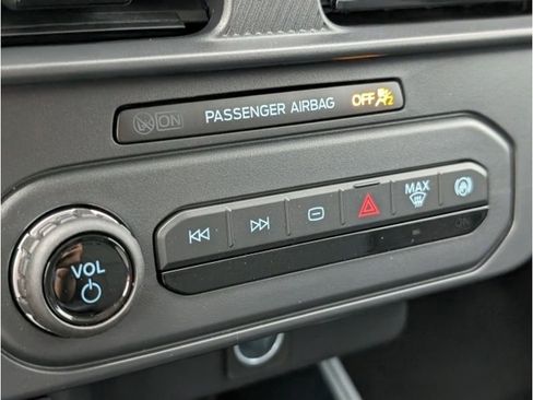 New 2025 Ford Maverick XL image 15