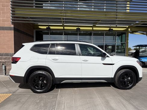 Used 2024 Volkswagen Atlas Peak Edition SE AWD/4WD image 9