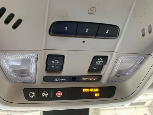 Used 2018 Chevrolet Equinox Premier FWD image 37