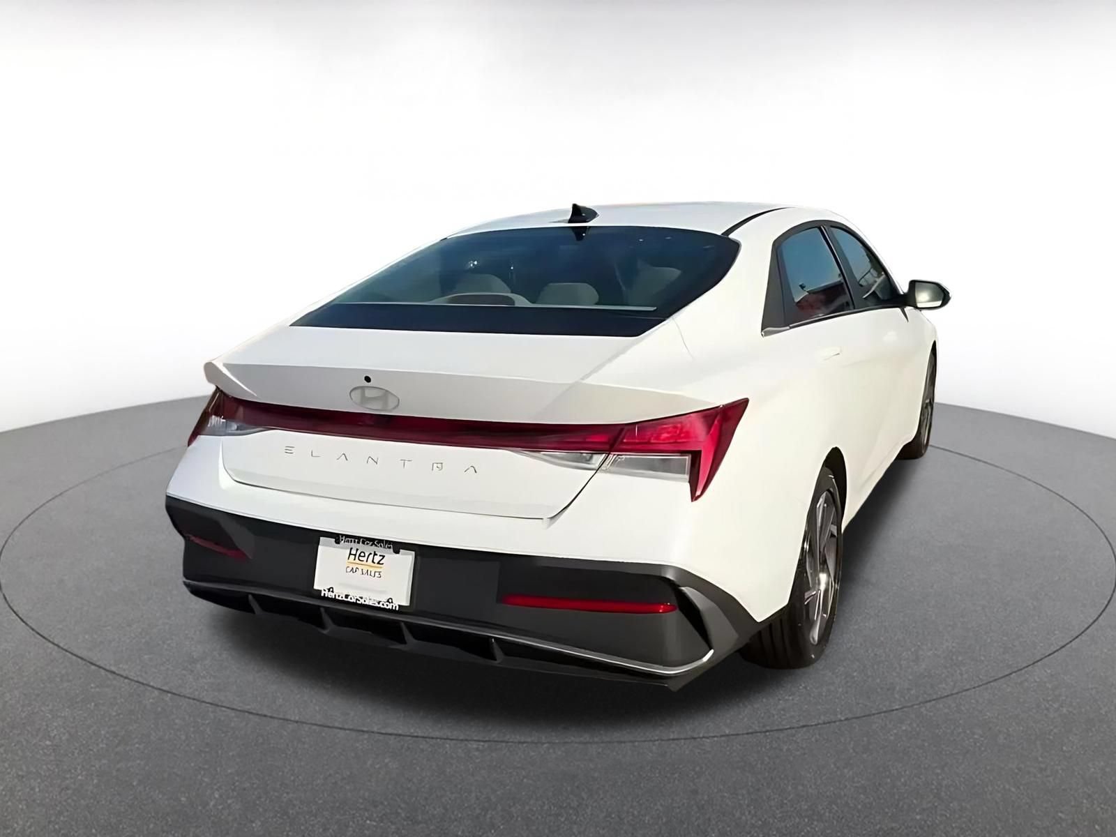 Used 2025 Hyundai Elantra SEL FWD image 13