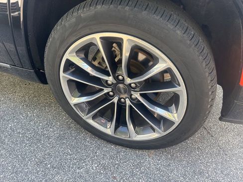 Used 2023 Jeep Wagoneer L Series III w/ Premium Group I image 4