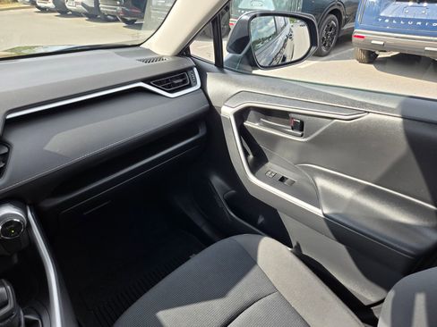 Used 2021 Toyota RAV4 LE image 11