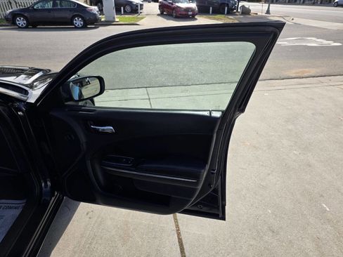 Used 2013 Dodge Charger SE image 10