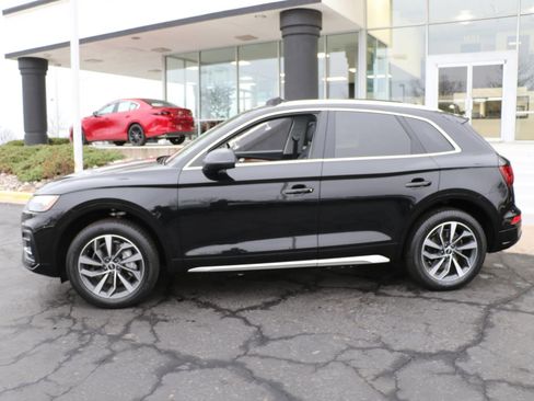 Used 2021 Audi Q5 2.0T Premium Plus w/ Premium Plus Package AWD/4WD image 2