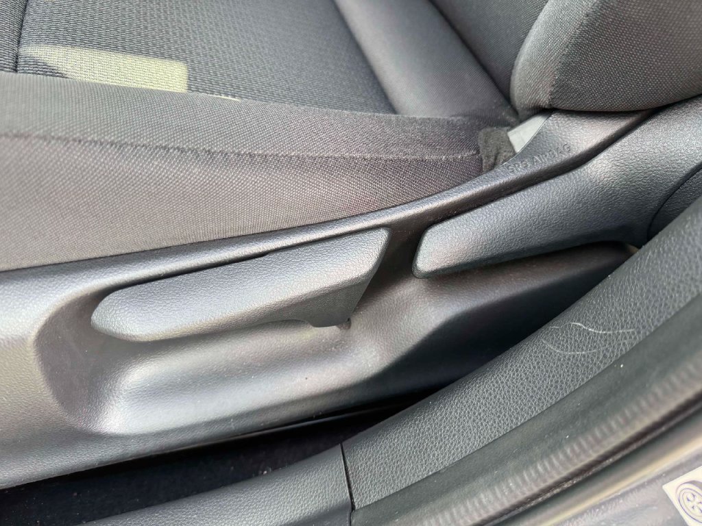 Used 2025 Toyota Prius LE FWD image 15