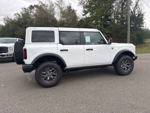 New 2025 Ford Bronco Badlands image 4