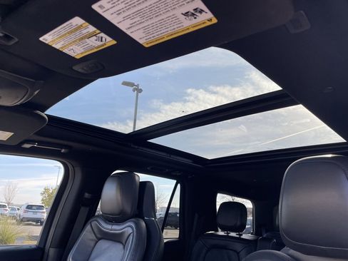 Used 2022 Lincoln Navigator Reserve image 25