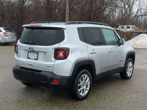 Used 2019 Jeep Renegade Latitude w/ Cold Weather Group image 14