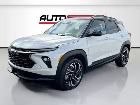 Used 2025 Chevrolet TrailBlazer RS image 3