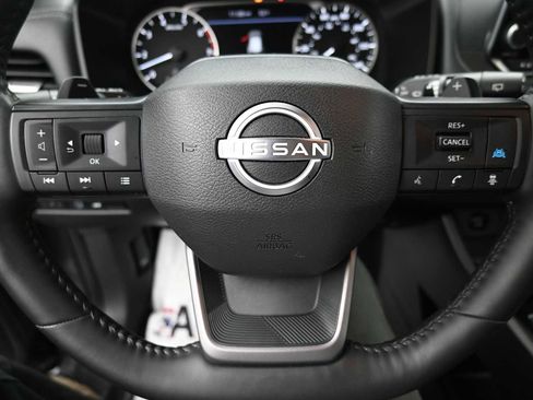 Used 2025 Nissan Rogue SV AWD/4WD image 6