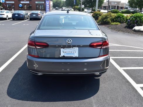 Used 2022 Volkswagen Passat 2.0T FWD image 7