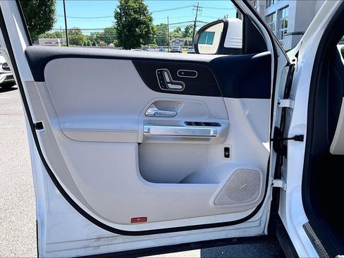 Used 2026 Mercedes-Benz GLB 250 4MATIC image 18