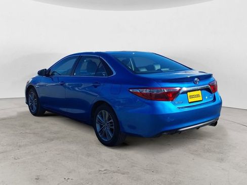 Used 2017 Toyota Camry SE image 3