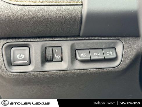 Used 2022 GMC Acadia AT4 w/ Technology Package AWD/4WD image 28