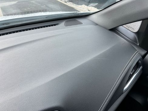 Used 2025 Chrysler Pacifica Limited image 38