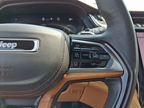 Used 2025 Jeep Grand Cherokee L Summit AWD/4WD image 24