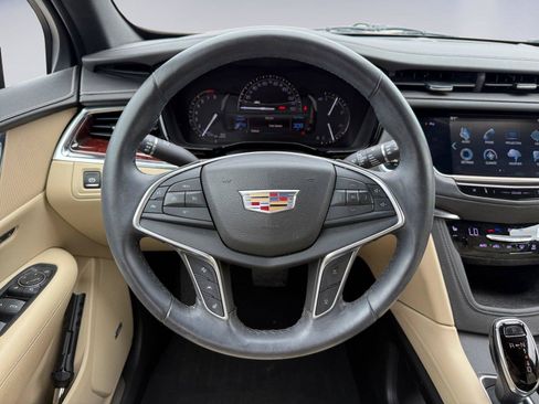 Used 2017 Cadillac XT5 Luxury w/ Driver Awareness Package AWD/4WD image 22