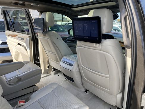 Used 2021 Cadillac Escalade Premium Luxury Platinum image 28