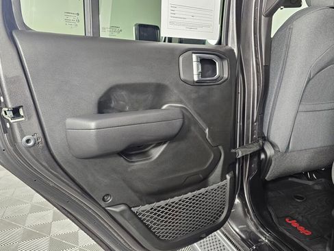 Used 2024 Jeep Wrangler Unlimited image 29