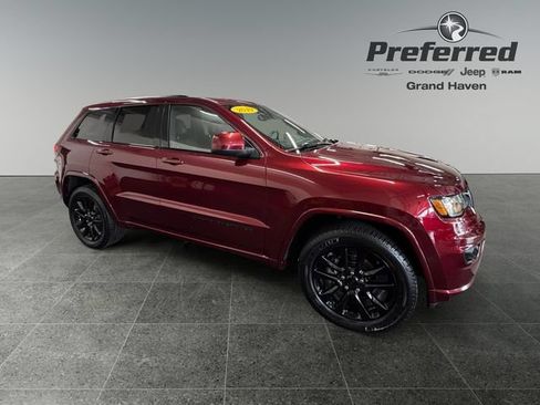 Used 2019 Jeep Grand Cherokee Altitude AWD/4WD image 9