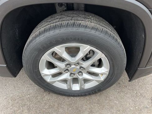 Used 2022 Chevrolet Traverse LS image 17