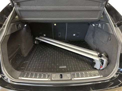Used 2019 Jaguar F-PACE R-Sport image 23