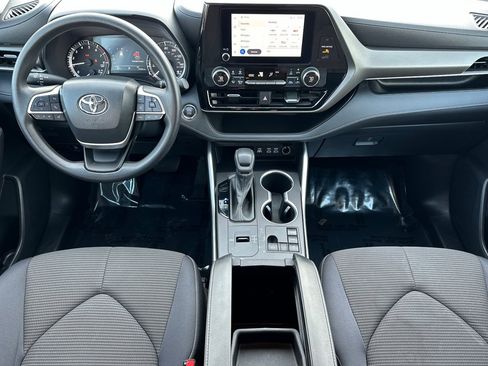 Used 2023 Toyota Highlander L image 3