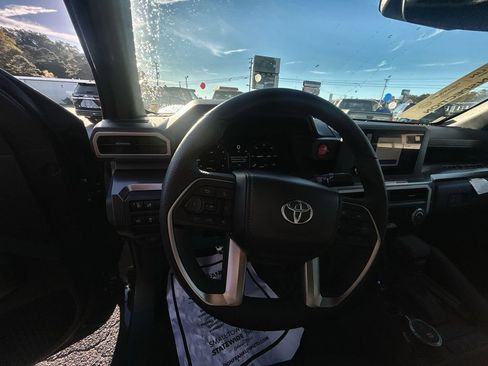 Used 2025 Toyota Tacoma TRD Sport AWD/4WD image 22