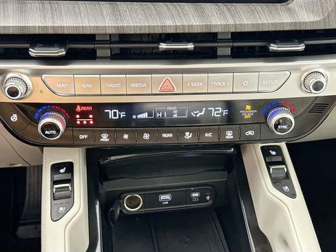 Used 2023 Kia Telluride EX w/ EX Captain's Chair Package image 14