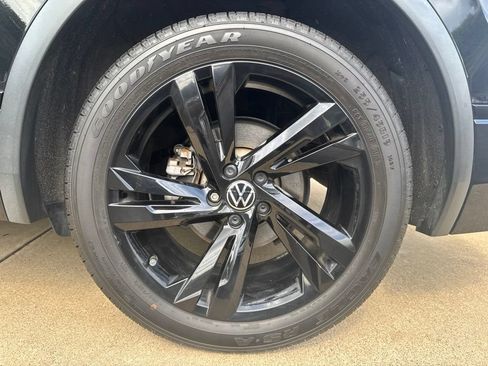 Used 2024 Volkswagen Tiguan SE R-Line AWD/4WD image 26