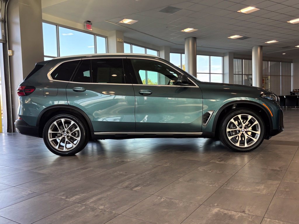 Used 2024 BMW X5 xDrive40i w/ Premium Package AWD/4WD image 3