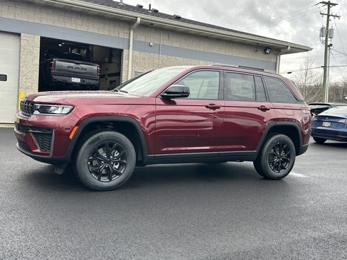 New 2026 Jeep Grand Cherokee Altitude image 27