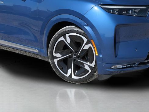 New 2024 VinFast VF 9 Plus AWD/4WD image 36