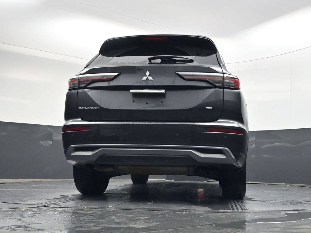 Used 2025 Mitsubishi Outlander SE FWD image 32