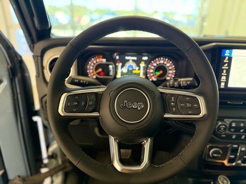 New 2026 Jeep Wrangler Unlimited Sahara AWD/4WD image 21