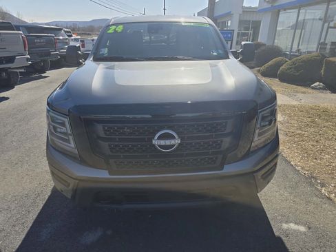 Used 2024 Nissan Titan SV w/ SV Convenience Package image 10