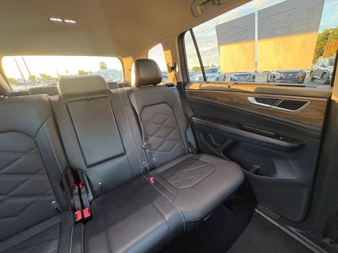 Used 2025 Volkswagen Atlas SE image 41