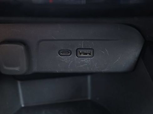 Used 2025 Chevrolet Trax LT FWD image 21