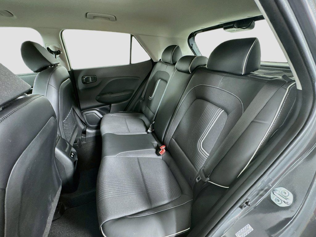 Certified 2024 Hyundai Venue Limited FWD image 25