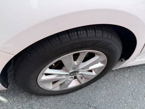 Used 2016 Kia Optima LX FWD image 9