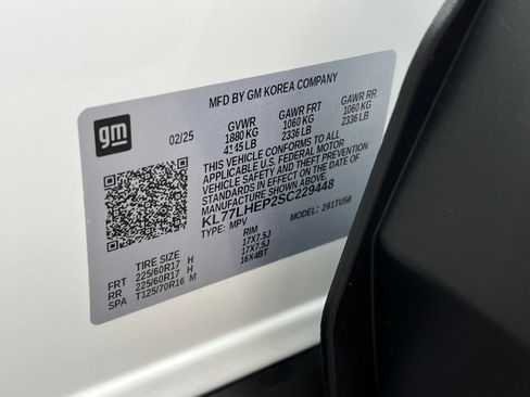 Used 2025 Chevrolet Trax LT FWD image 34