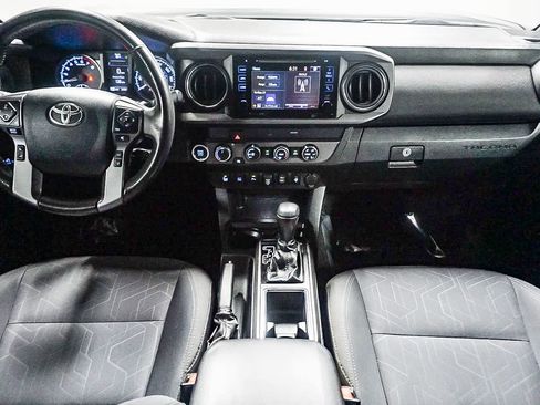 Used 2019 Toyota Tacoma TRD Off-Road w/ Technology Package AWD/4WD image 14