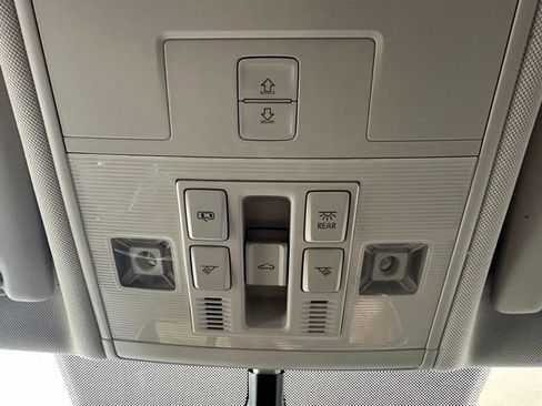 Used 2019 Volkswagen Tiguan SEL image 28