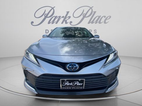 Used 2021 Toyota Camry XLE w/ Cold Weather Package FWD image 9