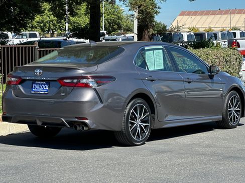 Used 2023 Toyota Camry SE image 4
