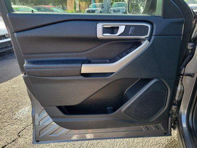 Used 2024 Ford Explorer XLT w/ Equipment Group 202A RWD image 18