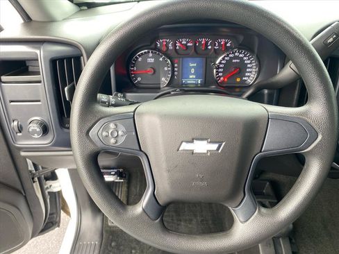 Used 2018 Chevrolet Silverado 1500 Custom w/ Custom Value Package image 10