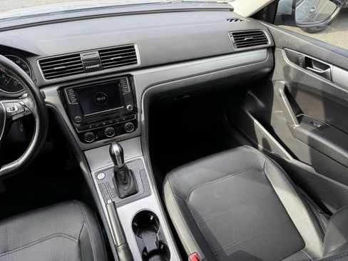 Used 2019 Volkswagen Passat 2.0T Wolfsburg image 18